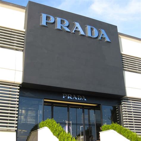 Prada outlet tuscany